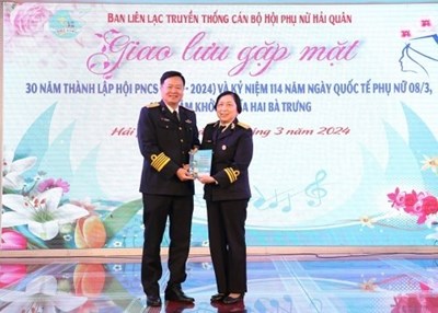 Ban Liên lạc truyền thống cán bộ Hội phụ nữ Hải quân gặp mặt truyền thống