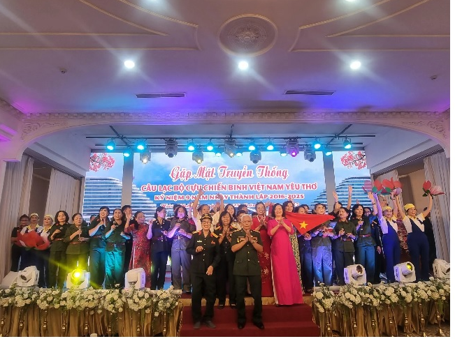 Thắm đượm tình thơ lính cựu