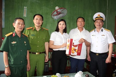 Công ty Hải Thành thăm, tặng quà các gia đình chính sách